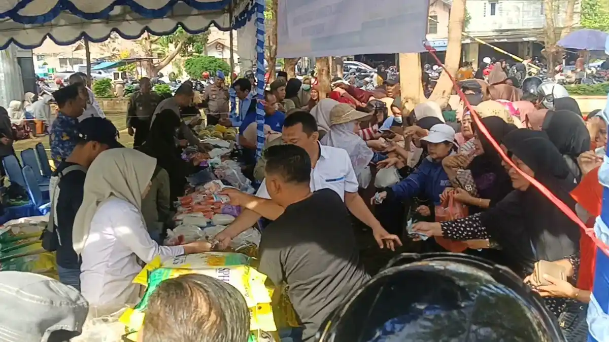 Emak-emak Serbu Gerakan Pangan Murah di Natuna Kepri, Minyak, Beras dan Gula Paling Laris
