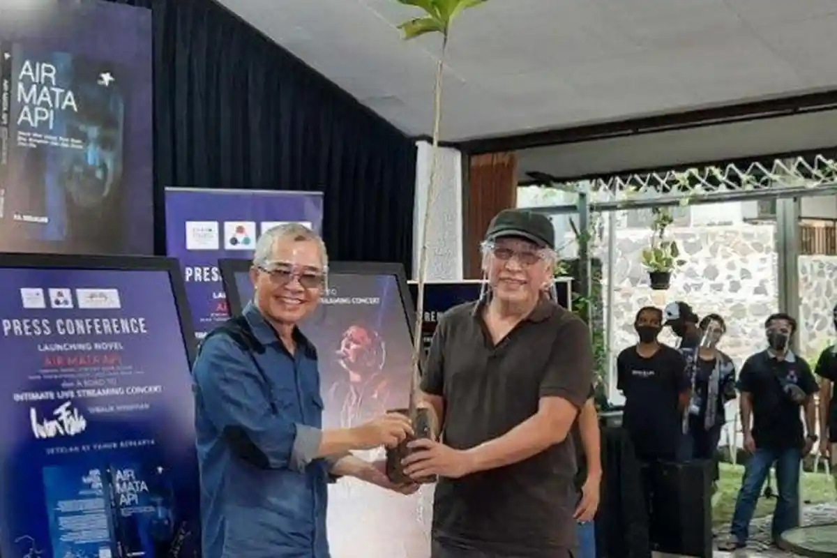 Iwan Fals Senang Lagunya Jadi Inspirasi Novel Air Mata Api