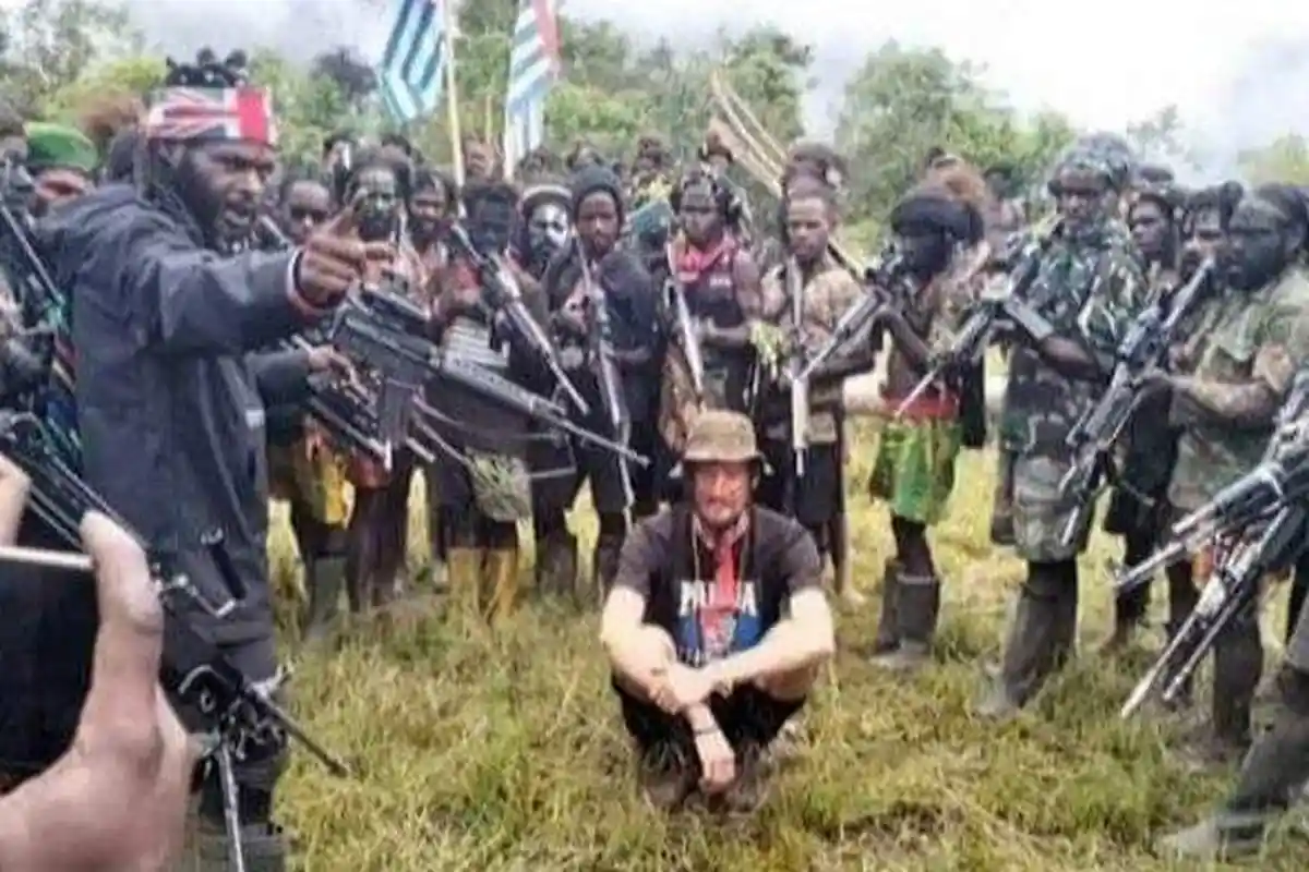 Egianus Kogoya  KKB Papua Ancam Tembak Pilot Susi Air Philip Mark Mehrtens untuk Menekan Indonesia