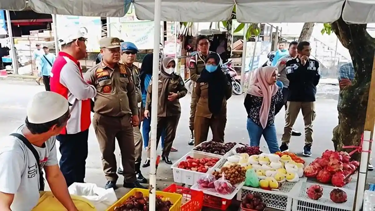 Diwarnai Protes, Dinas Perdagangan Relokasi Pedagang dari Parkiran dan Bahu Jalan ke Pasar Kayuagung