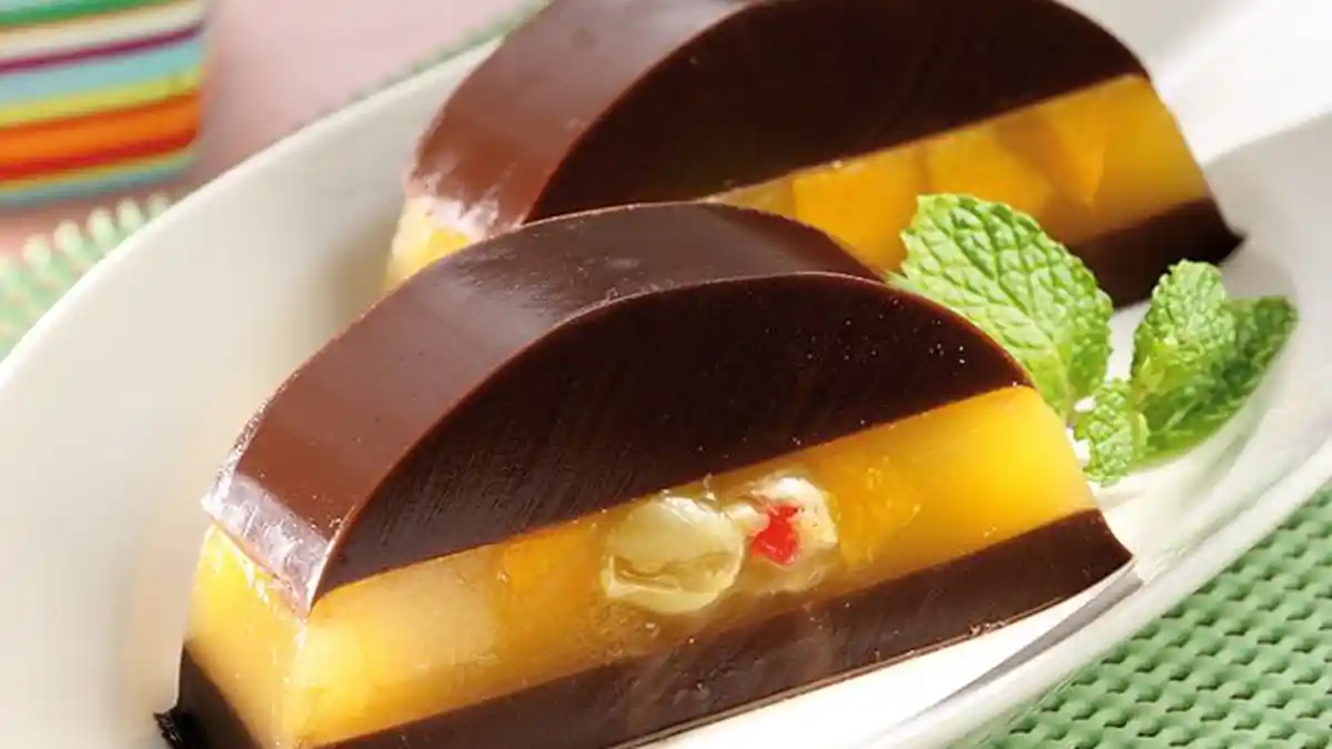 Siapapun Pasti Bisa Membuat Puding Cokelat Buah yang Lembut dan Manis Ini