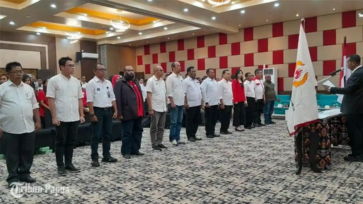 Apolo Safanpo Resmi Lantik Pengurus PERBASI Papua Selatan