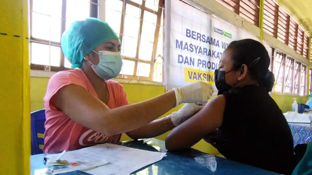 Vaksinasi Pertama Bagi  Remaja di NTT Sudah Akomodir 373.628 Orang