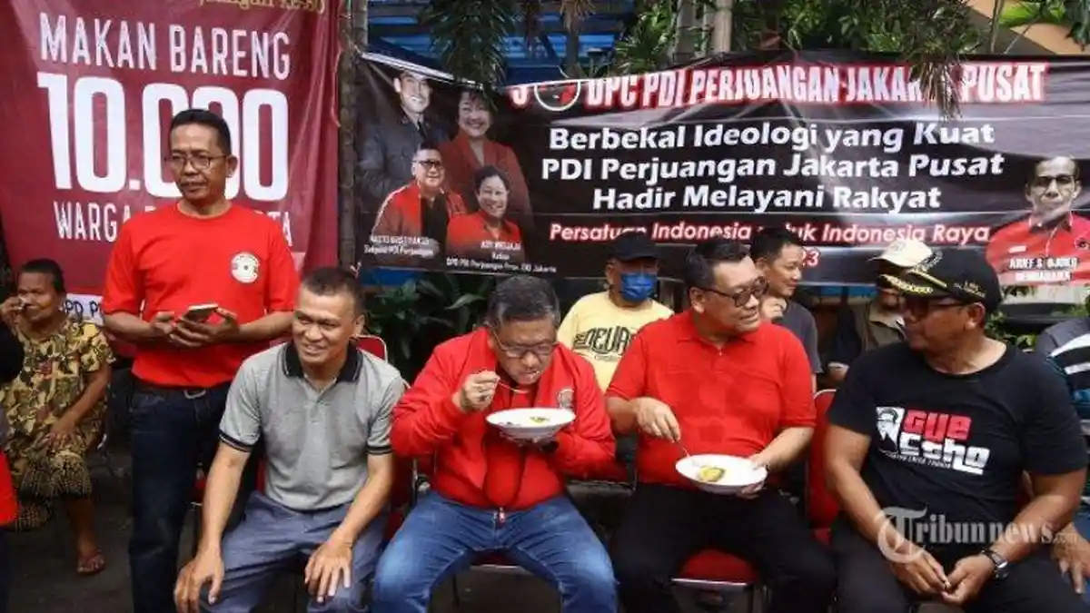 Meriah, 10.000 Warga Jakarta Makan Bareng di Rangkaian HUT PDIP Ke-50