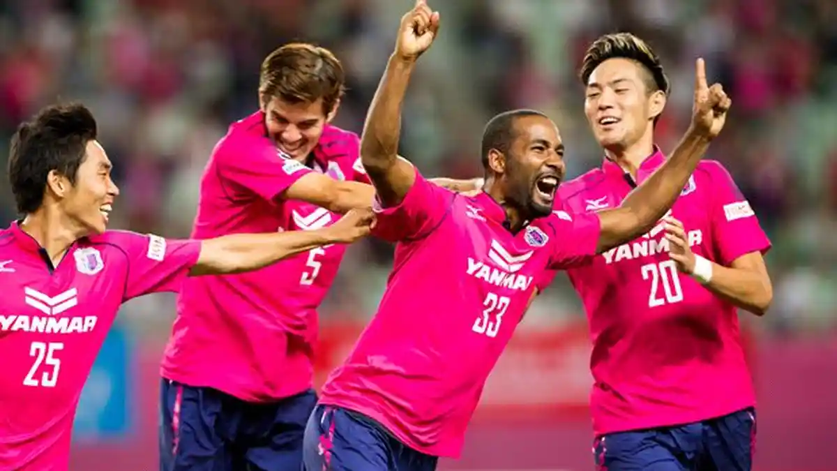 Urawa Reds Kalahkan Juru Kunci Tokushima Vortis 2-1