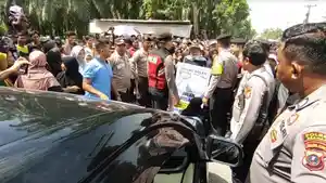 Akses-ke-Pintu-Tol-Kisaran-dari-Gedangan-Diblokir-warga_.jpg