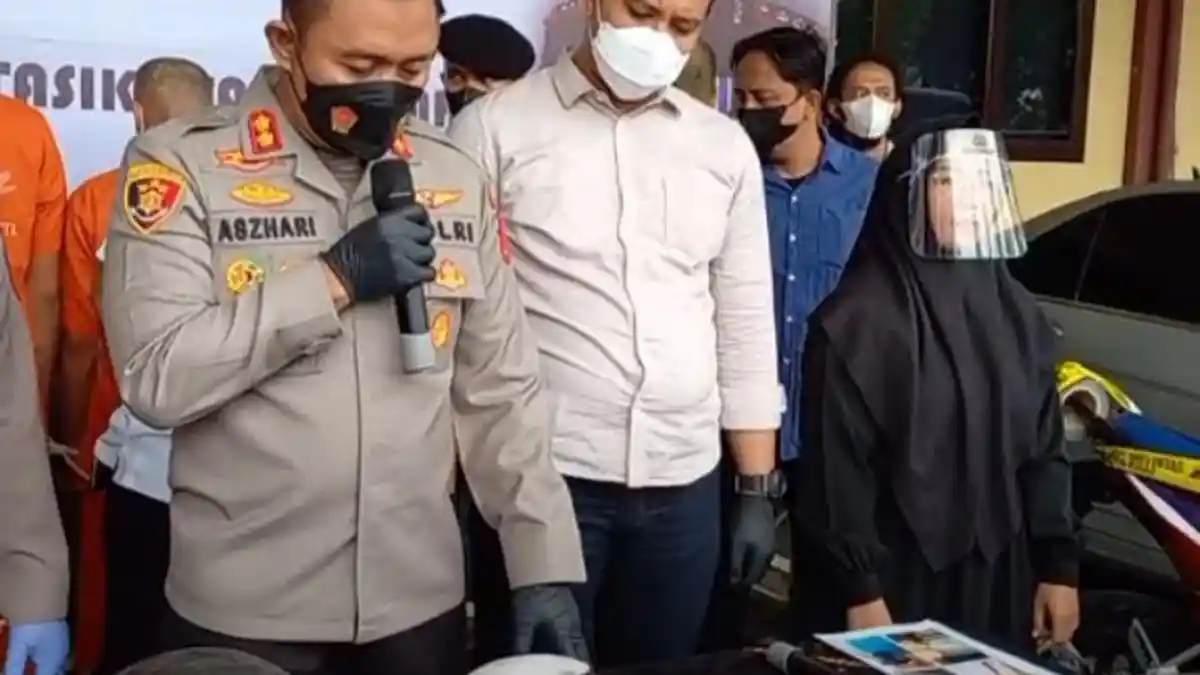 Suwignyo Bisa Kenal Janda Kaya yang Ditipunya Ternyata Memanfaatkan Aplikasi Pencarian Jodoh