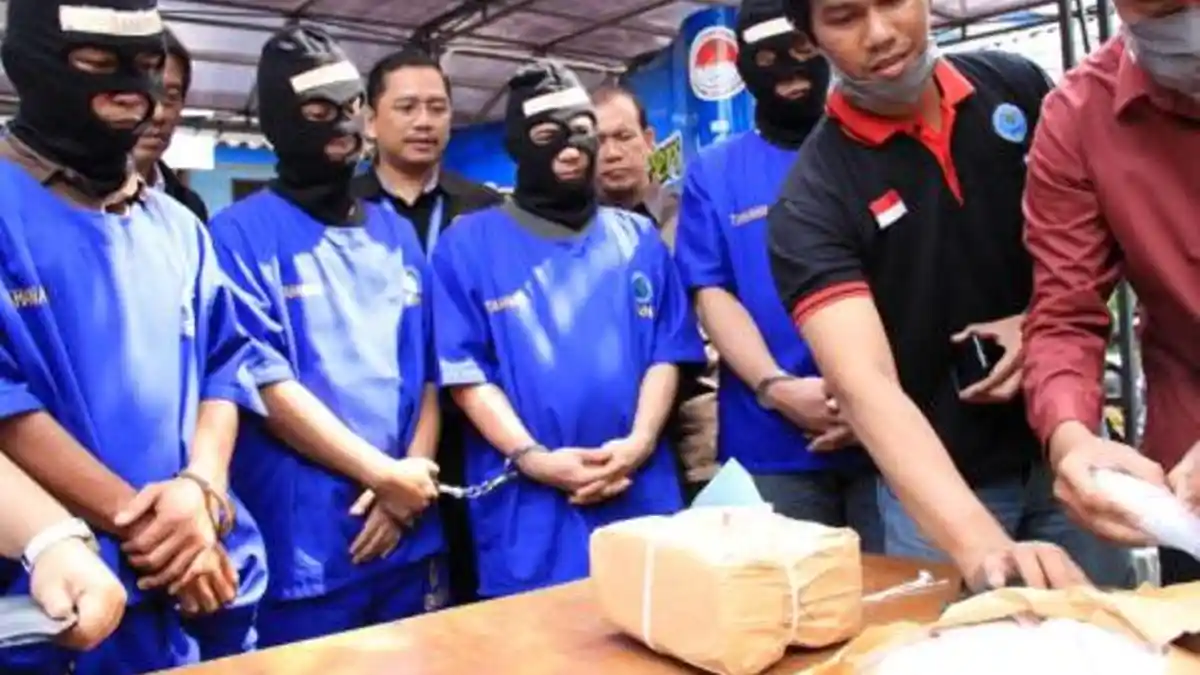 BNN Musnahkan 2 Kg Ganja Selundupan Sopir Truk Sampah