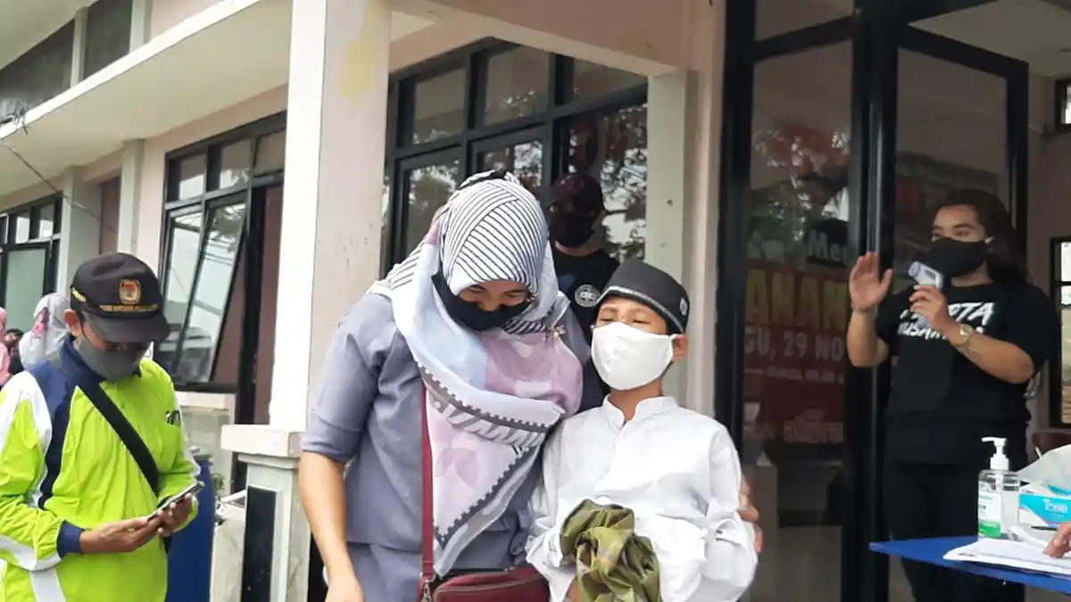 Sebanyak 50 Orang Ikuti Sunatan Massal dengan Protokol Kesehatan Ketat  di Cakung