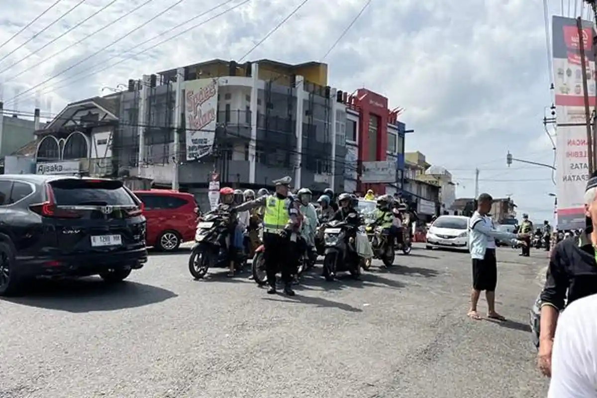 Simpang Kertek Wonosobo Mulai Padat di H+2 Lebaran, Didominasi Kendaraan ke Arah Purworejo