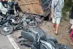 Kondisi-kendaraan-truk-dan-motor-pasca-kecelakaan.jpg