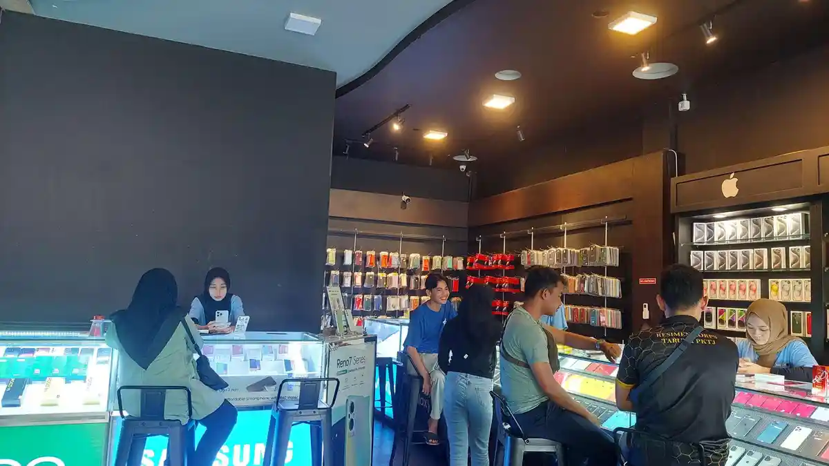 Ratusan Unit Handphone Terjual Tiap Bulan, Iphone Second Paling Diminati di Gun Cell Pangkalpinang
