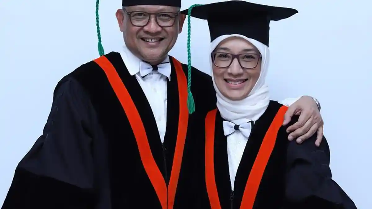 Mengenal Lebih Dekat Pasutri yang Dikukuhkan Serentak Jadi Profesor di Unsyiah Pagi Ini