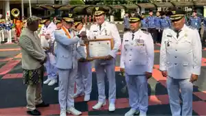 PENGHARGAAN-Bupati-Indramayu-Lucky-Hakim-menerima-penghargaan-atas-Prestasi.jpg
