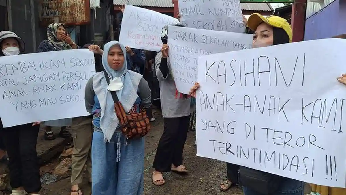 GARA-gara Gedung Disegel Ahli Waris, Murid Terpaksa Numpang SD Lain, Ortu Demo Disdik: Mogok Belajar