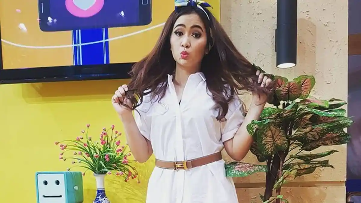 Jauh dari Suami & Anak yang Tinggal di Kampung Halaman, Vega Darwanti Malah Akui Dekat sama Pria Ini