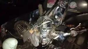 kecelakaan-di-Jombang-melibatkan-dua-mobil-dan-satu-motor-kecelakaan-beruntun-di-jombang.jpg