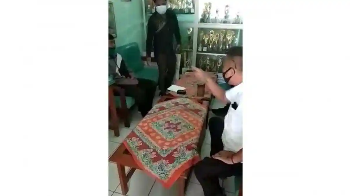 Kabar Terbaru Guru Dimarahi Aparat Desa Gegara Video Jalan Rusak, Trauma dan Takut Main Facebook