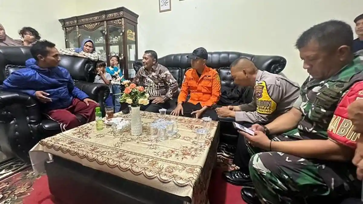 Kapal Nelayan Terbalik di Muaro Penjalinan, Tim SAR Gabungan Berhasil Temukan 2 Korban  Selamat