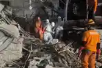 Evakuasi Tengah Malam: 5 Jenazah Ditemukan di Sektor A3, Total Korban Meninggal 26 Orang