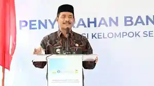 Wakil-Bupati-Aceh-Besar-Drs-H-Syukri-A-Jalil-menyampaikan-sambutan-pada-acara-penyerahan-bantuan.jpg