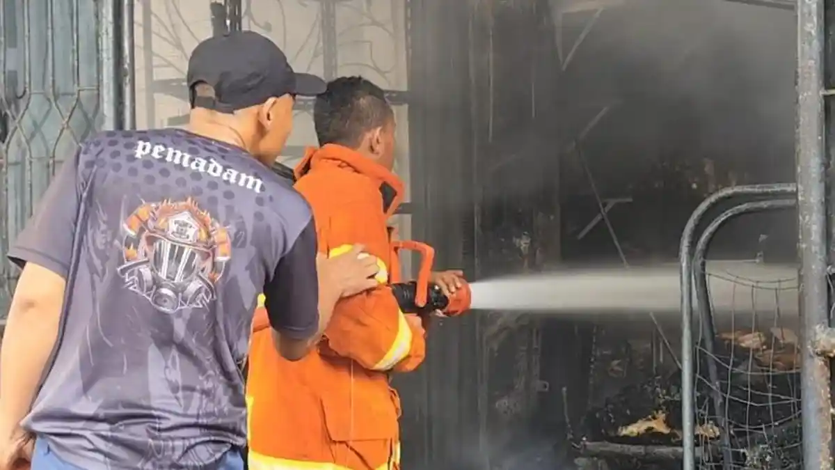 Tiga Grosir dan Satu Rumah Terbakar Hebat di Kisaran, Kerugian Diperkirakan Rp 500 Juta