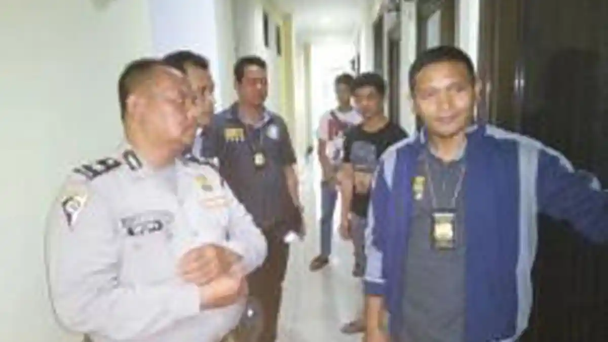 Nunggak Uang Kos 2 Bulan, Bule Rusia Diamankan Polisi