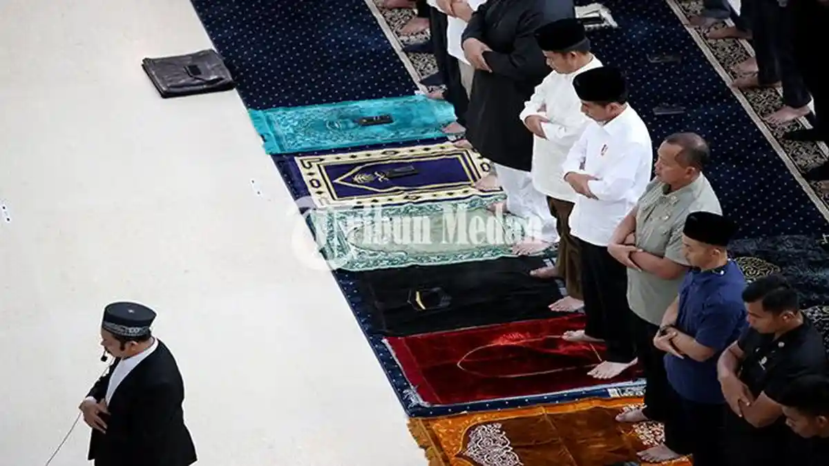 Berita Foto: Didampingi Pj Gubernur Sumatra Utara, Presiden Jokowi Salat Jumat di Masjid Agung Medan - 12042024_SALAT-JUMAT_ABDAN-SYAKURO-2.jpg