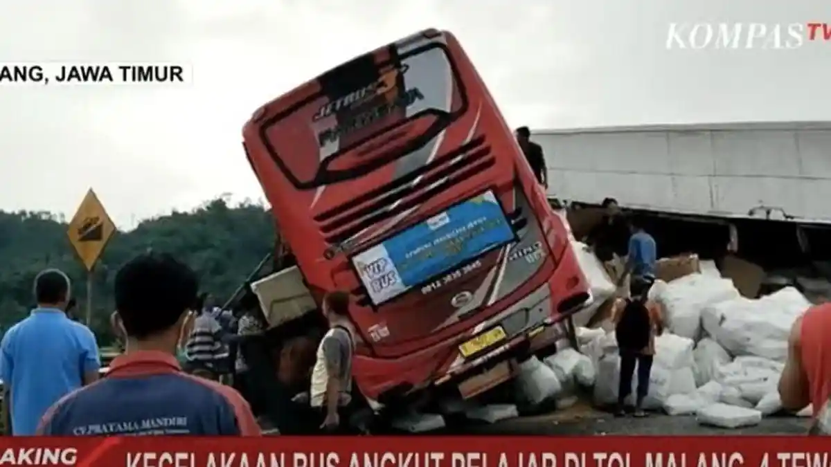 Kecelakaan Bus Malang Hari Ini, Truk Mundur Hantam Bus di Tol Pandaan-Malang