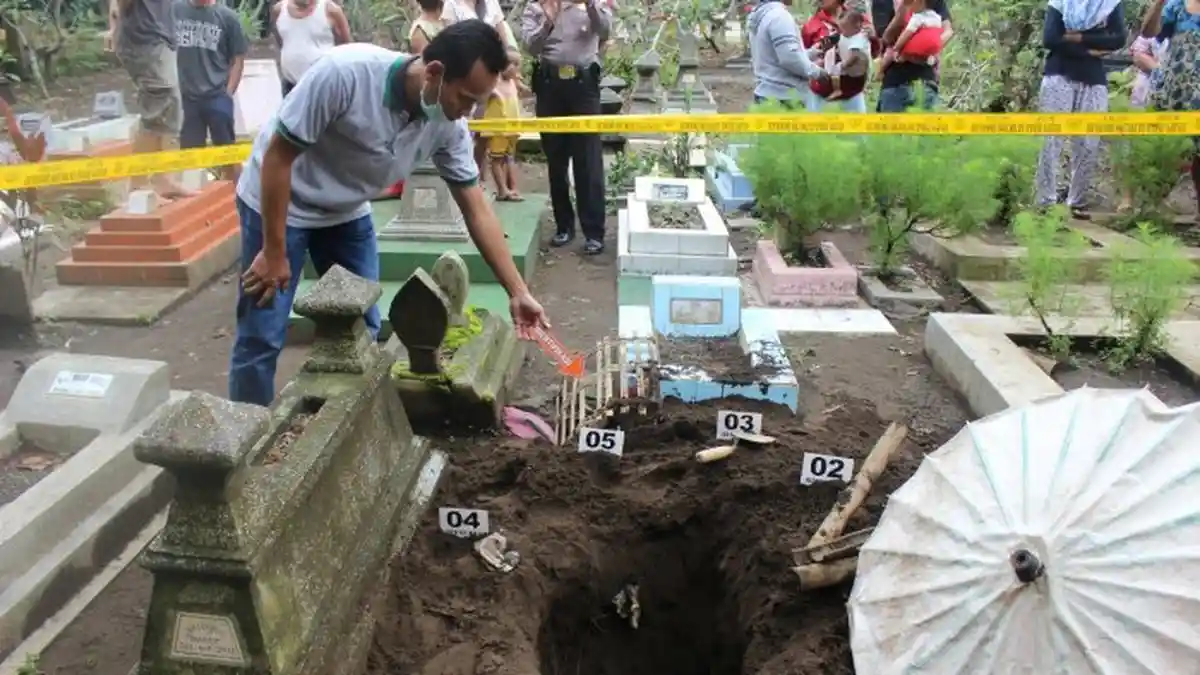 Terkuak, RS Bongkar Makam dan Ambil Tali Pocong Mayat Bayi Biar Bisa Menghilang