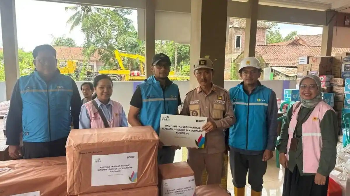 PLN untuk Rakyat, Bergerak Cepat Salurkan Bantuan untuk Warga Cibeunying Terdampak Longsor