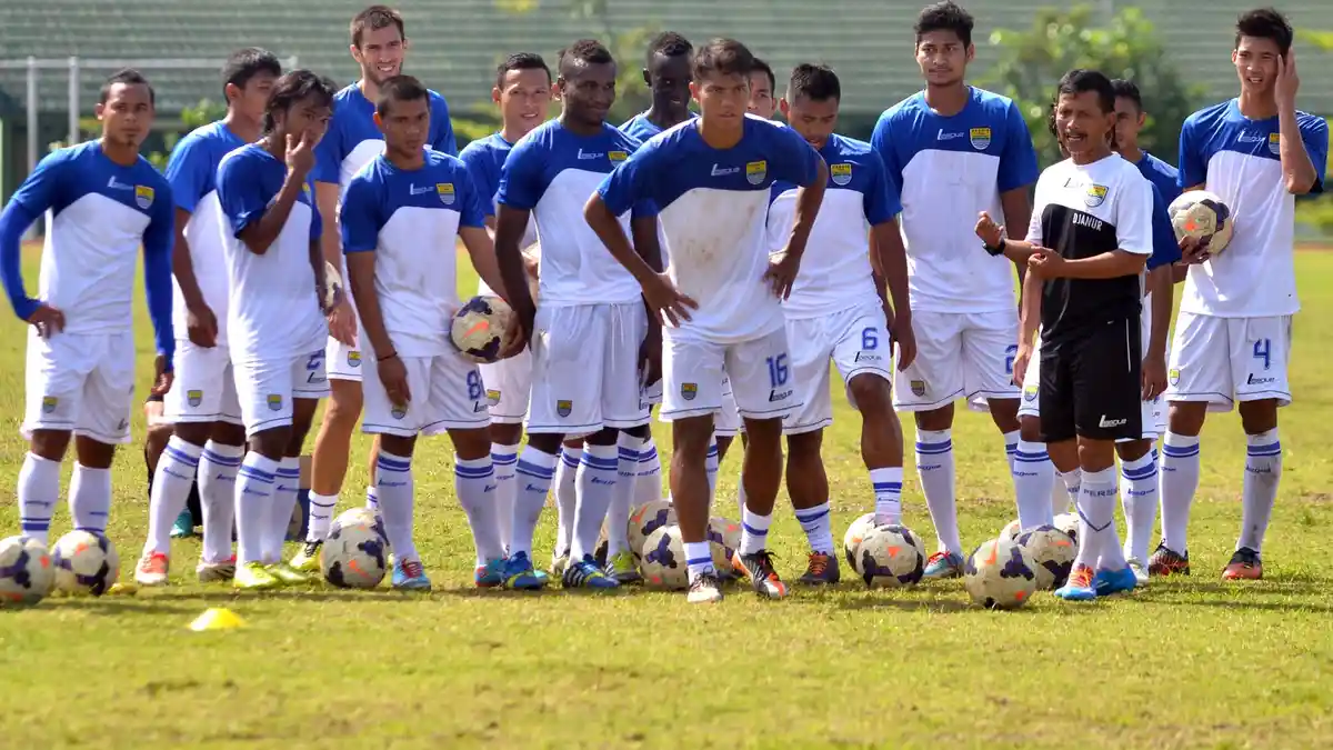 Persib VS Persita: Maung Bandung Matangkan Umpan Silang