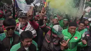 Aksi-Demonstrasi-Ojek-Online-di-Jakarta_20250520_151912.jpg