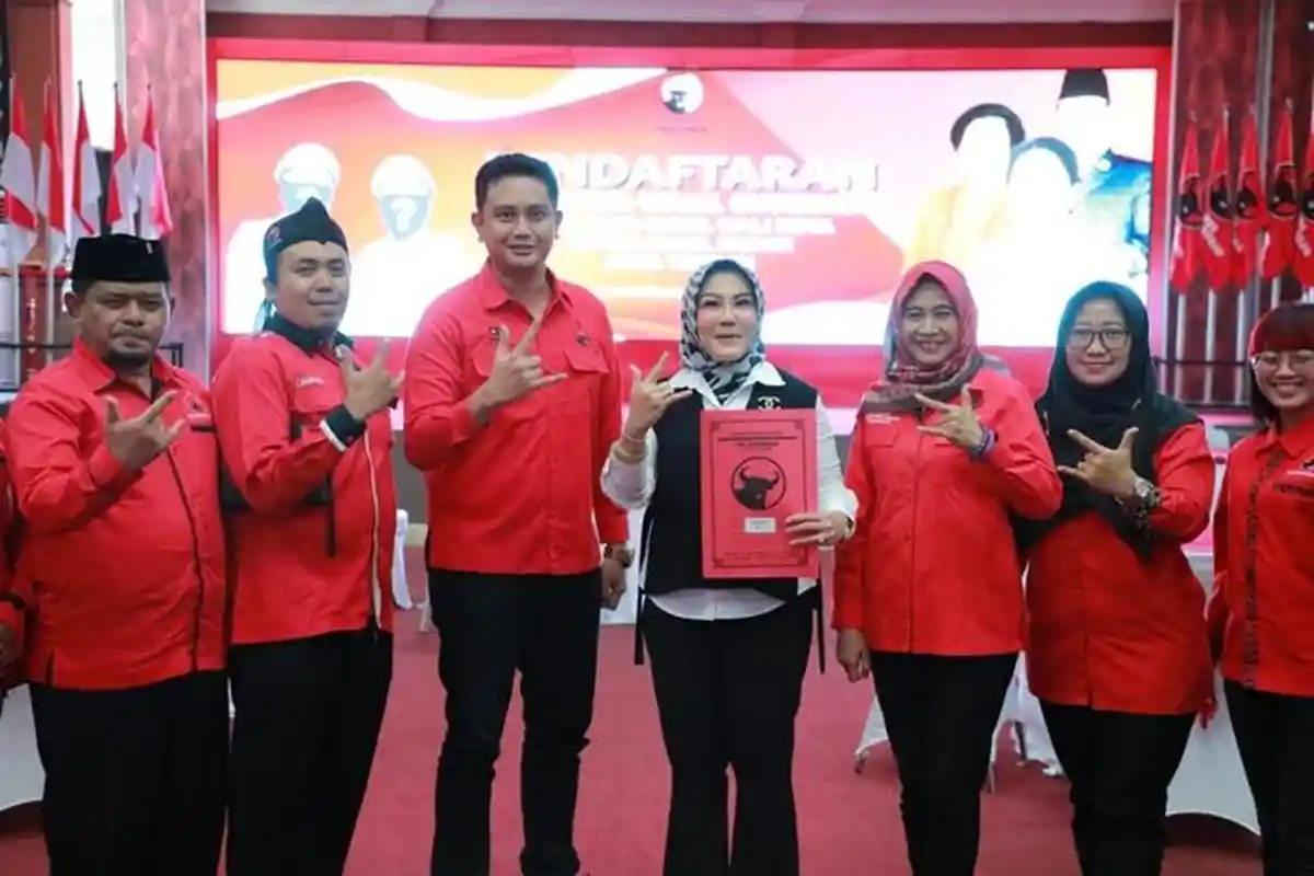 Bupati Klaten Sri Mulyani Ambil Formulir Penjaringan Bakal Cawagub di DPD PDIP Jawa Tengah