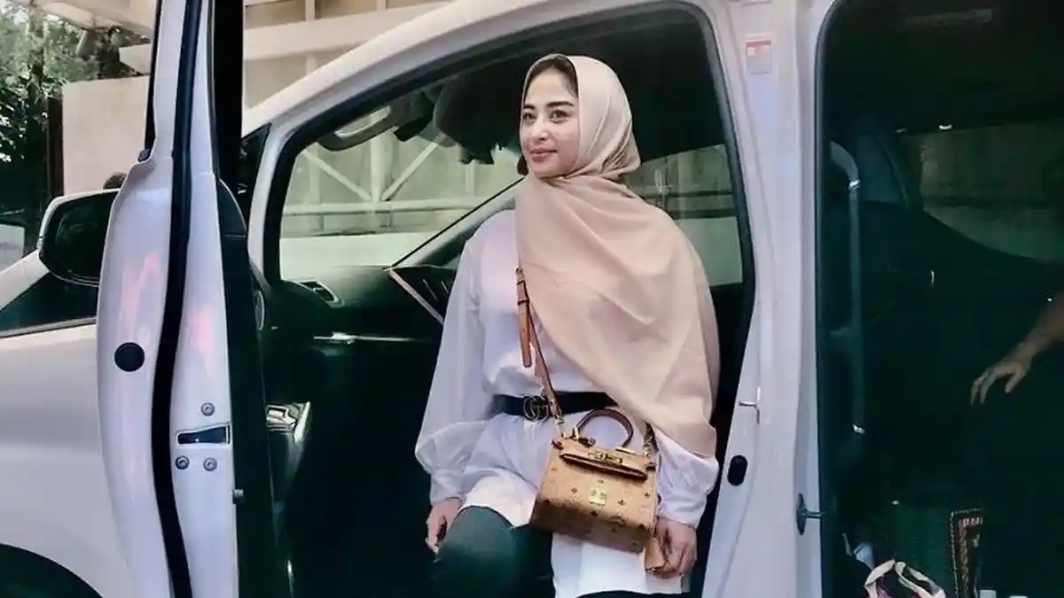 Dewi Perssik Geram Dituding soal Penghasilannya, Tak Terima Disebut Dapat karena Bantuan Orang Lain