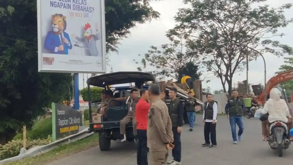 Memasuki Masa Tenang, Bawaslu Sarolangun Tertibkan APK Peserta Pemilu dan Atribut Caleg