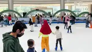 Wahana-ice-skating-di-mall-Margo-City-Mall.jpg