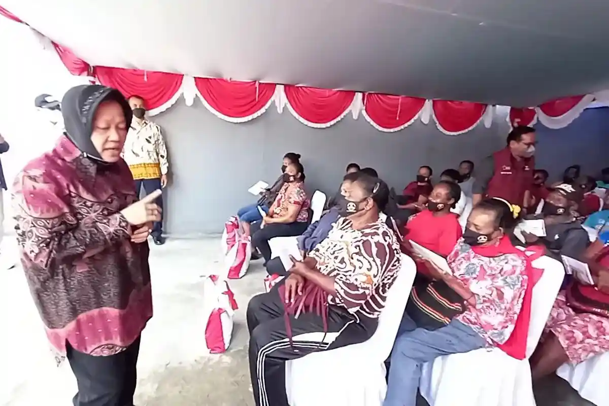 Berpenghasilan di Atas UMK, Mensos Risma Lepas Bansos 1.322 Penerima Manfaat