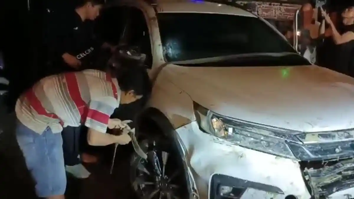 BRV Putih Tercebur Sungai di Simongan Semarang saat Hujan, Butuh Waktu 4,5 Jam untuk Evakuasi