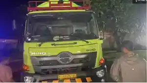 truk-tabrak-sekeluarga-tribunmedan1.jpg