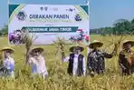 Gubernur-Jawa-Timur-Khofifah-Indar-Parawansa-didampingi-Bupati-Madiun-Hari-Wuryanto.jpg