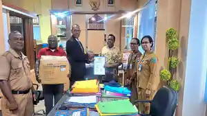 Arnold-Tiniap-bersama-Koordinator-Non-Tenaga-Kesehatan-Non-Nakes-Pende-Mirin.jpg