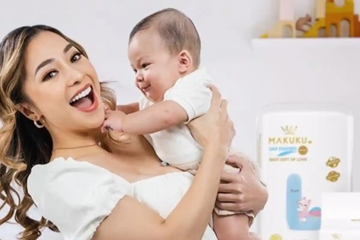 Potret Terbaru Baby Izz Putra Nikita Willy dan Indra Priawan yang Semakin Gemoy, Netizen Salfok