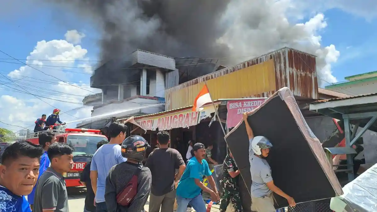 BREAKING NEWS Dua Ruko di Jalan Semangka Tanjung Selor Kalimantan Utara Hangus Terbakar