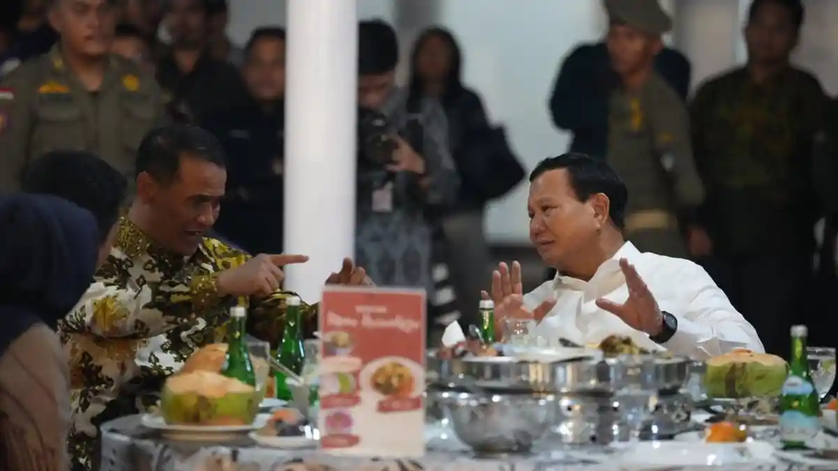 Intip Momen Keseriusan Amran Sulaiman Berbincang Prabowo Subianto di Makassar - Prabowo-dan-Amran-datang-memenuhi-undangan-jadi-pembicara-213.jpg