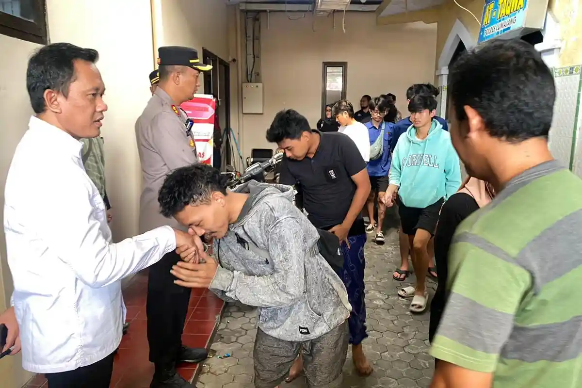 Perang Sarung dan Petasan Resahkan Warga Lumajang saat Ramadan, Polisi Amankan Puluhan Pemuda
