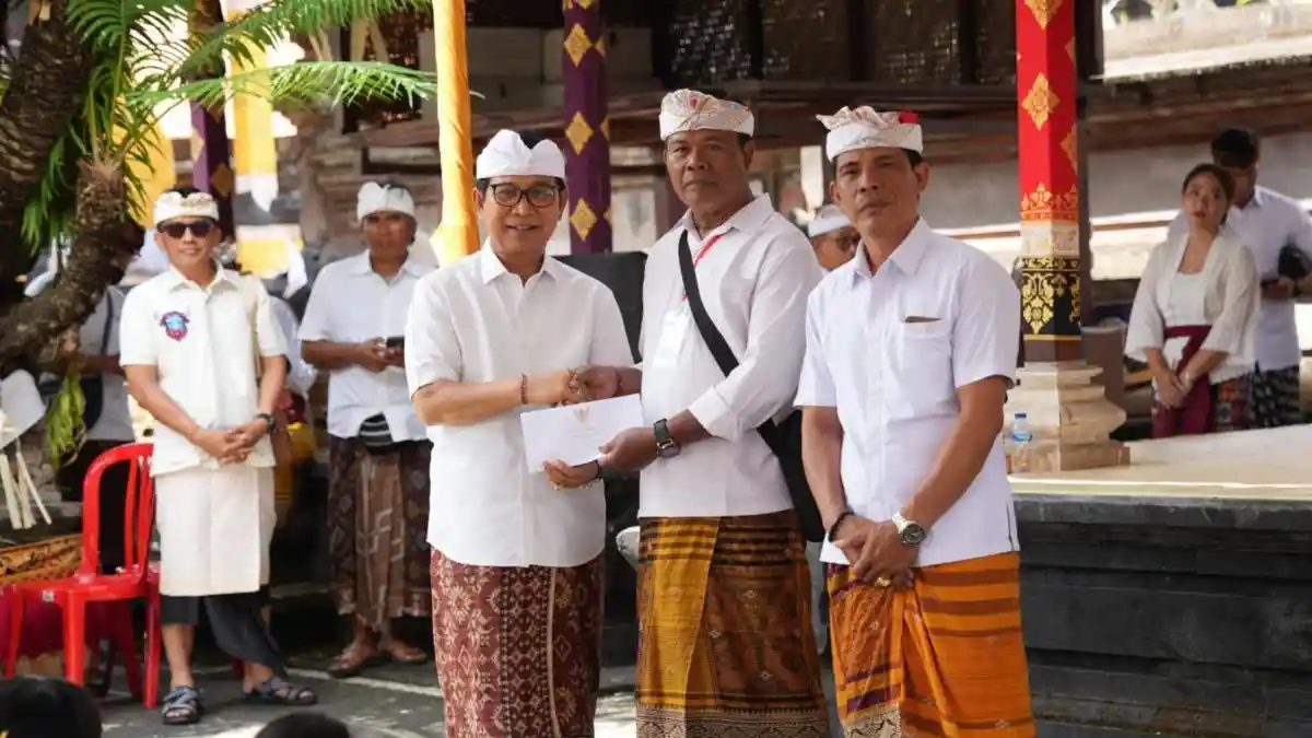 Bupati Badung Hadiri Karya Atma Wedana dan Manusia Yadnya Desa Adat Padonan