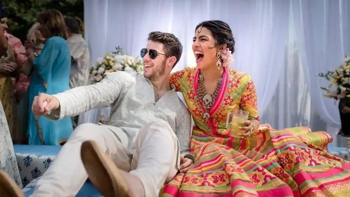 Gaun Mewah yang Digunakan Priyanka Chopra Saat Menikah Dengan Nick Jonas, Lihat Ekspresi Bahagianya