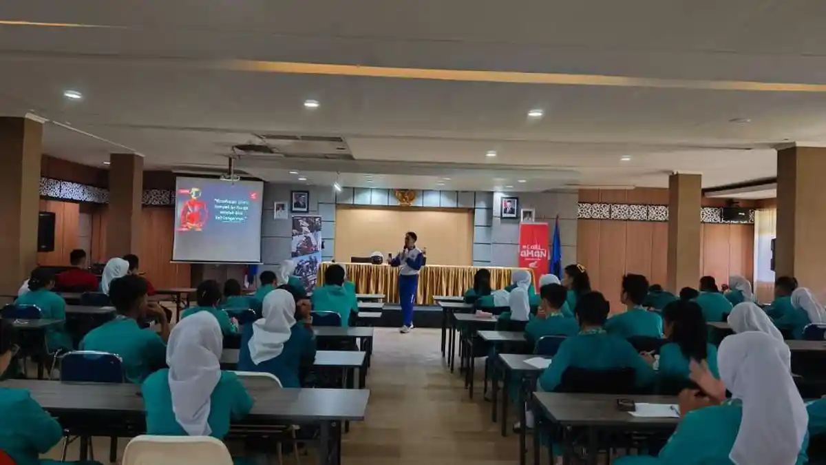 Siswa SMKN 5 Pontianak Belajar Jadi Pelopor Keselamatan Berkendara