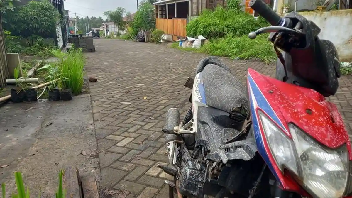 Warga Matungkas Minut Ngaku Kena Dampak Hujan Abu Gunung Ruang Tagulandang Sitaro Sulawesi Utara